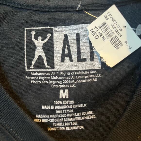 Muhammad Ali Men's MD "The Greatest" Graphic T-shirt NWT - Picture 3 of 4
